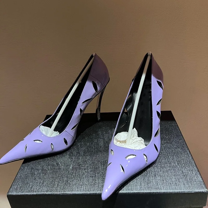 Spring and summer new pointy shallow cut leather metal heel hollow sandals thin high heel banquet dress large women single shoes
Spring and summer new pointy shallow cut leather metal heel hollow sandals thin high heel banquet dress large women single shoes