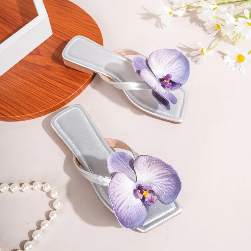 Women's Flat Slippers with Floral Decoration, Flip-Flops, Square-Toed Silver Sandals
Women's Flat Slippers with Floral Decoration, Flip-Flops, Square-Toed Silver Sandals
