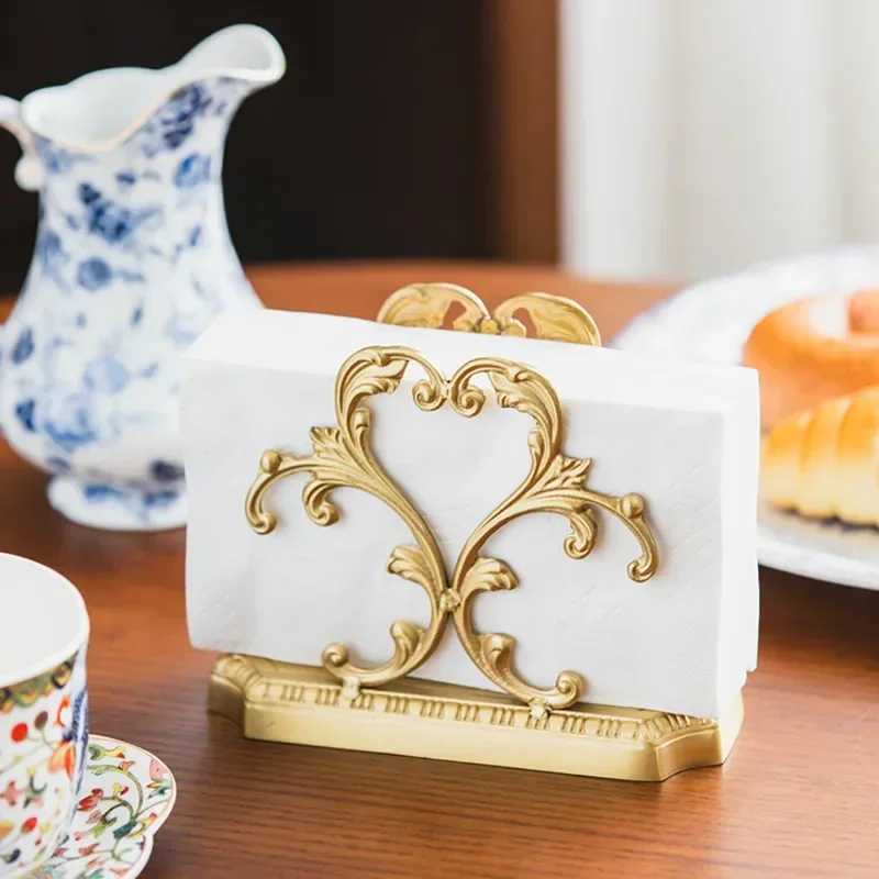 Ретро легкая роскошная вешалка для салфеток, латунная столовая, вешалка для бумажных полотенец, гостиная, стол, протирка, коробка для бумажных полотенец для рук, украшение дома
Ретро легкая роскошная вешалка для салфеток, латунная столовая, вешалка для бумажных полотенец, гостиная, стол, протирка, коробка для бумажных полотенец для рук, украшение дома