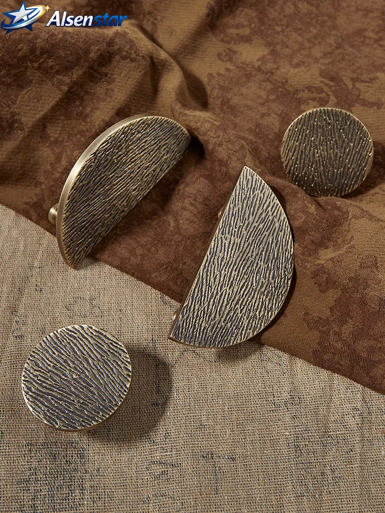 Antique Brass Round Semicircular Cabinet Knob Handle Desk Drawer Pulls Modern Knobs Furniture Hardware Kitchen
Antique Brass Round Semicircular Cabinet Knob Handle Desk Drawer Pulls Modern Knobs Furniture Hardware Kitchen