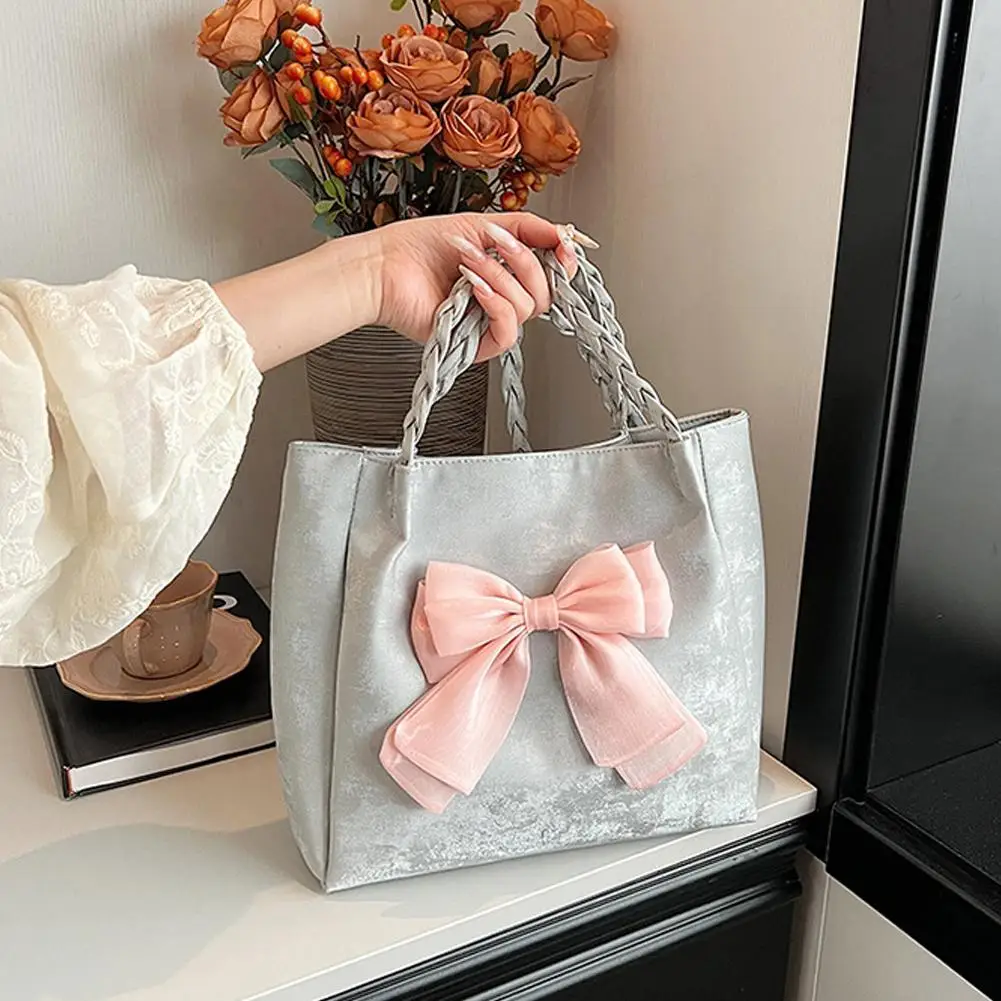 Fashionable Large Capacity Bow Knot Shoulder Bag Cute Bow Decor Water Bucket Bag Lightweight Casual Handbag For Outdoor travel
Fashionable Large Capacity Bow Knot Shoulder Bag Cute Bow Decor Water Bucket Bag Lightweight Casual Handbag For Outdoor travel