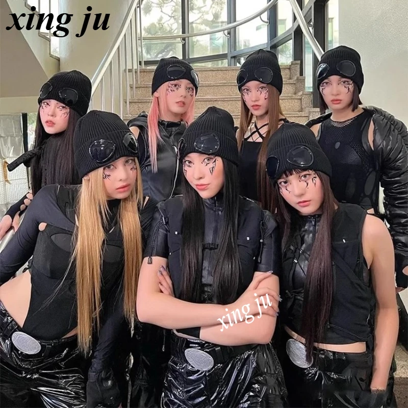 Kpop Women Group Black Strapless Long Sleeve Short Tops Loose PU Leather Trousers Hip Hop Dancer Outfit Concert Stage Costume
Kpop Women Group Black Strapless Long Sleeve Short Tops Loose PU Leather Trousers Hip Hop Dancer Outfit Concert Stage Costume
