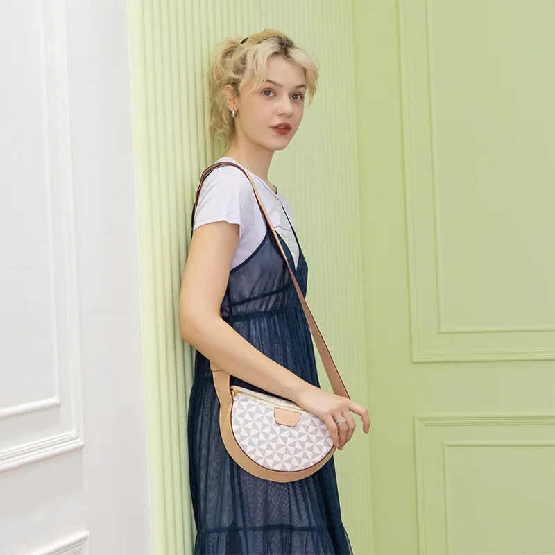 Waist bag with Crossbody single shoulder coin purse printed windmill flower wide shoulder strap simple and fashion saddle bag
Waist bag with Crossbody single shoulder coin purse printed windmill flower wide shoulder strap simple and fashion saddle bag