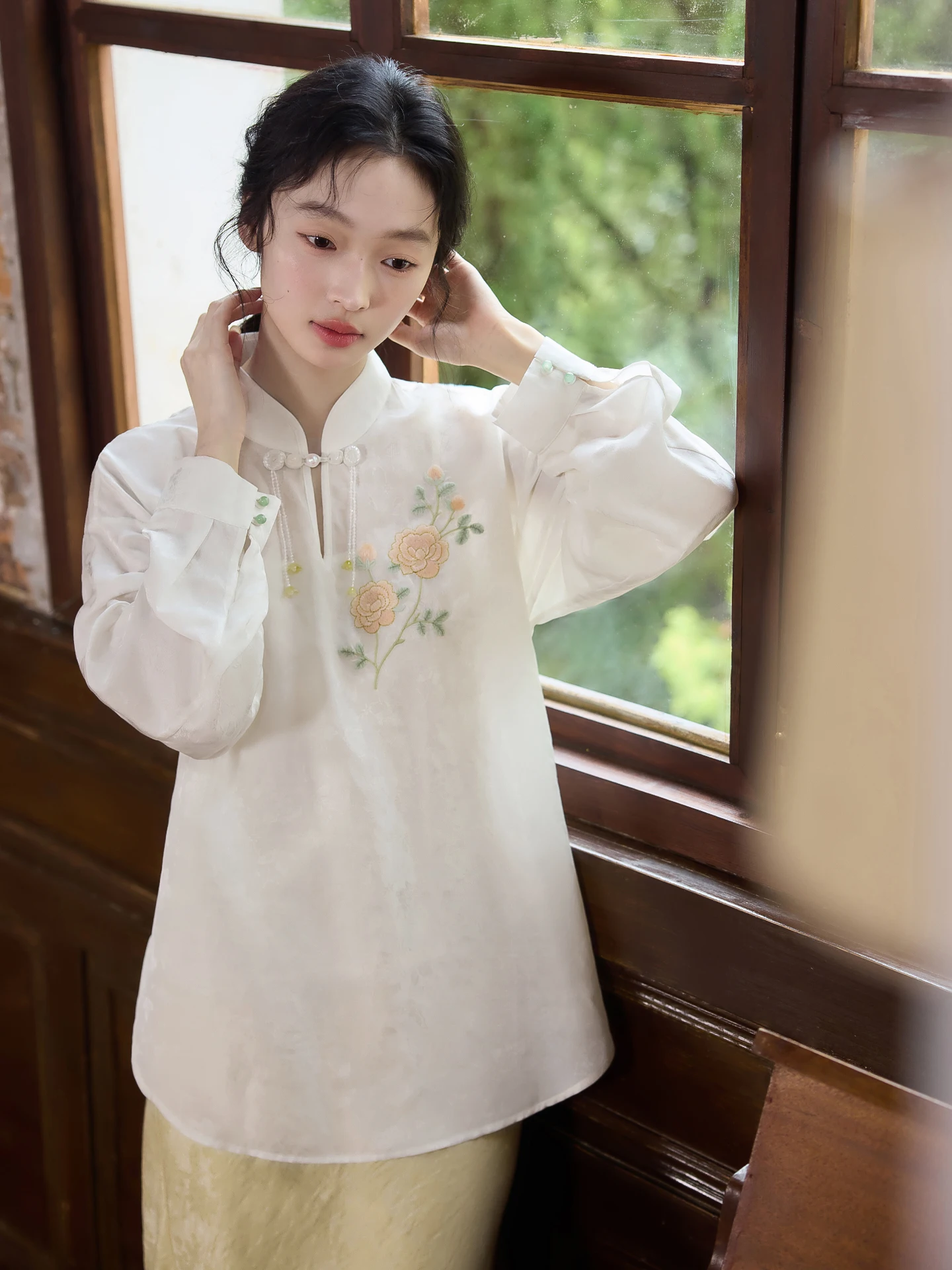 Rose Blossom Embroidery Women's Shirt Handmade Button Loose Fit Fabric Chinese Style Long Sleeve Breathable Skin-Friendly
Rose Blossom Embroidery Women's Shirt Handmade Button Loose Fit Fabric Chinese Style Long Sleeve Breathable Skin-Friendly