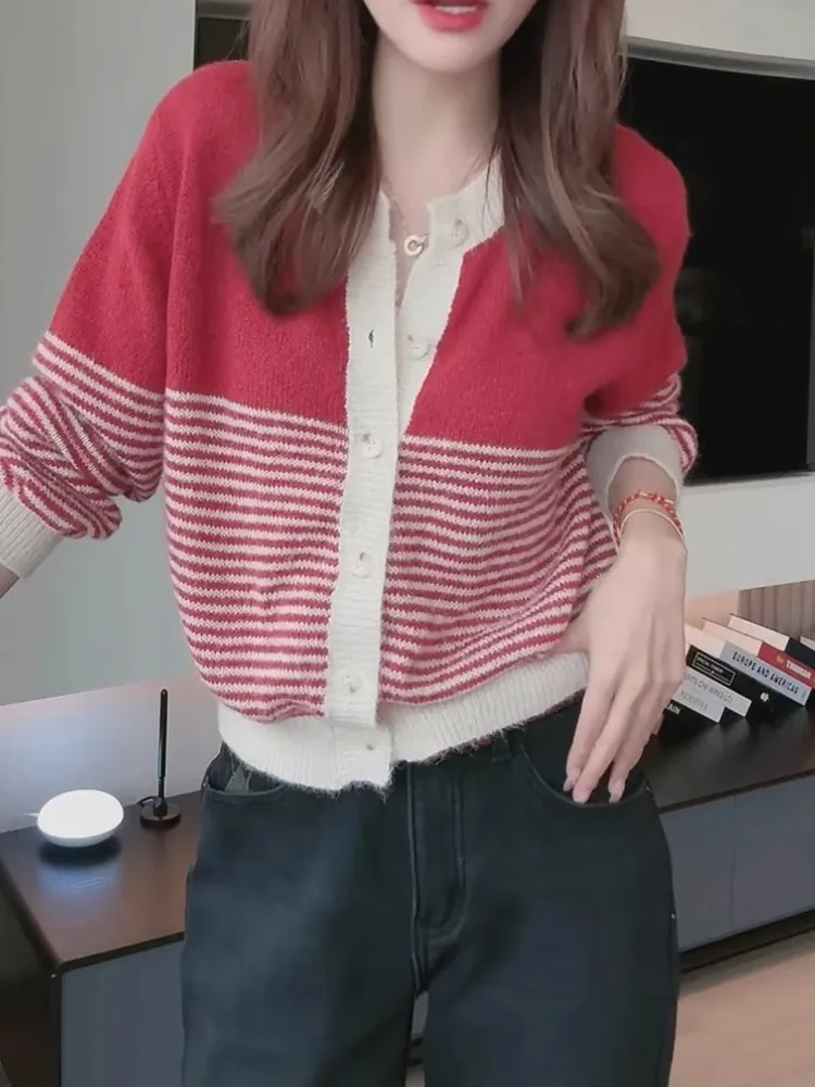 Удобный полосатый цветной вязаный женский свитер Long Sve Faionable Commute Sle, корейская версия, дизайн на пуговицах
Удобный полосатый цветной вязаный женский свитер Long Sve Faionable Commute Sle, корейская версия, дизайн на пуговицах