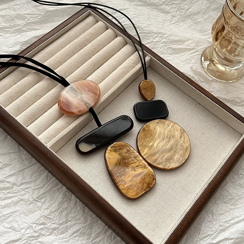 Bohemian Long Geometric Pendant Necklace for Women Sweater Chain Fashion Accessory
Bohemian Long Geometric Pendant Necklace for Women Sweater Chain Fashion Accessory