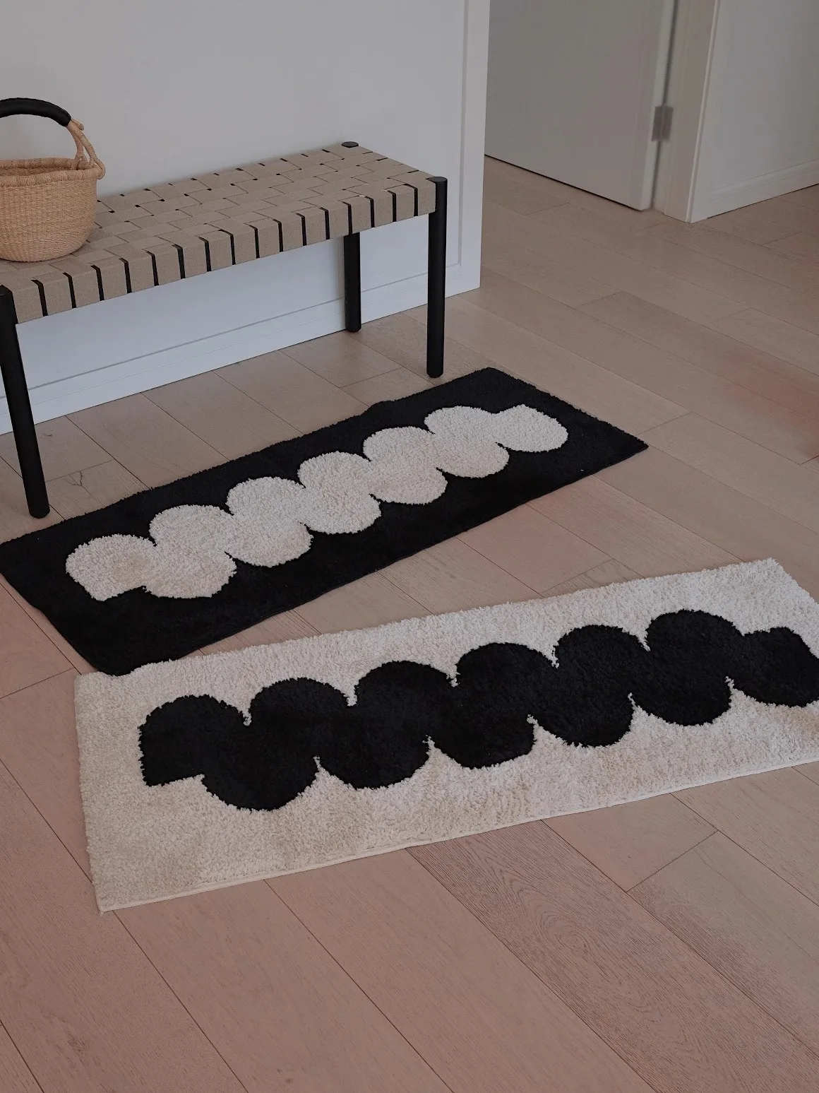 Ins Nordic Style Bedroom Bedside Tufted Carpet Living Room Rectangular Sofa Floor Mat Home Bathroom Non-Slip Absorbent Foot Mat
Ins Nordic Style Bedroom Bedside Tufted Carpet Living Room Rectangular Sofa Floor Mat Home Bathroom Non-Slip Absorbent Foot Mat