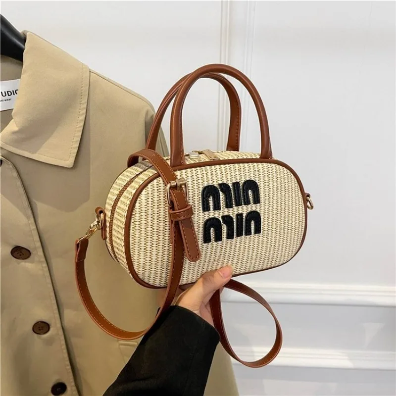 Chic Buckled Handbag One Shoulder Shopping Trip Large Capacity Exquisite Glamorous Versatile Elegant Stylish
Chic Buckled Handbag One Shoulder Shopping Trip Large Capacity Exquisite Glamorous Versatile Elegant Stylish
