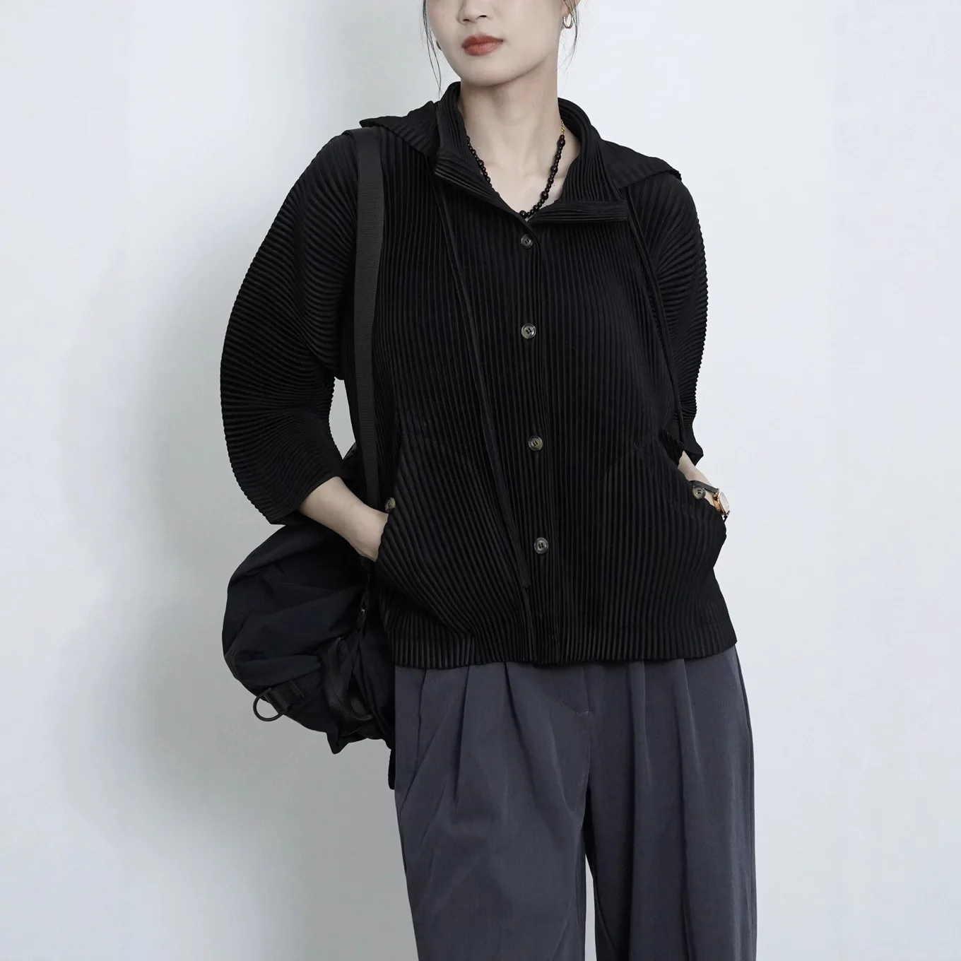 Miyake Pleated 2025 Fall New Advanced Sense of Pleated Hooded Sweater Female Cardigan Jacket with Loose Thin Outwear Tops Ms.
Miyake Pleated 2025 Fall New Advanced Sense of Pleated Hooded Sweater Female Cardigan Jacket with Loose Thin Outwear Tops Ms.