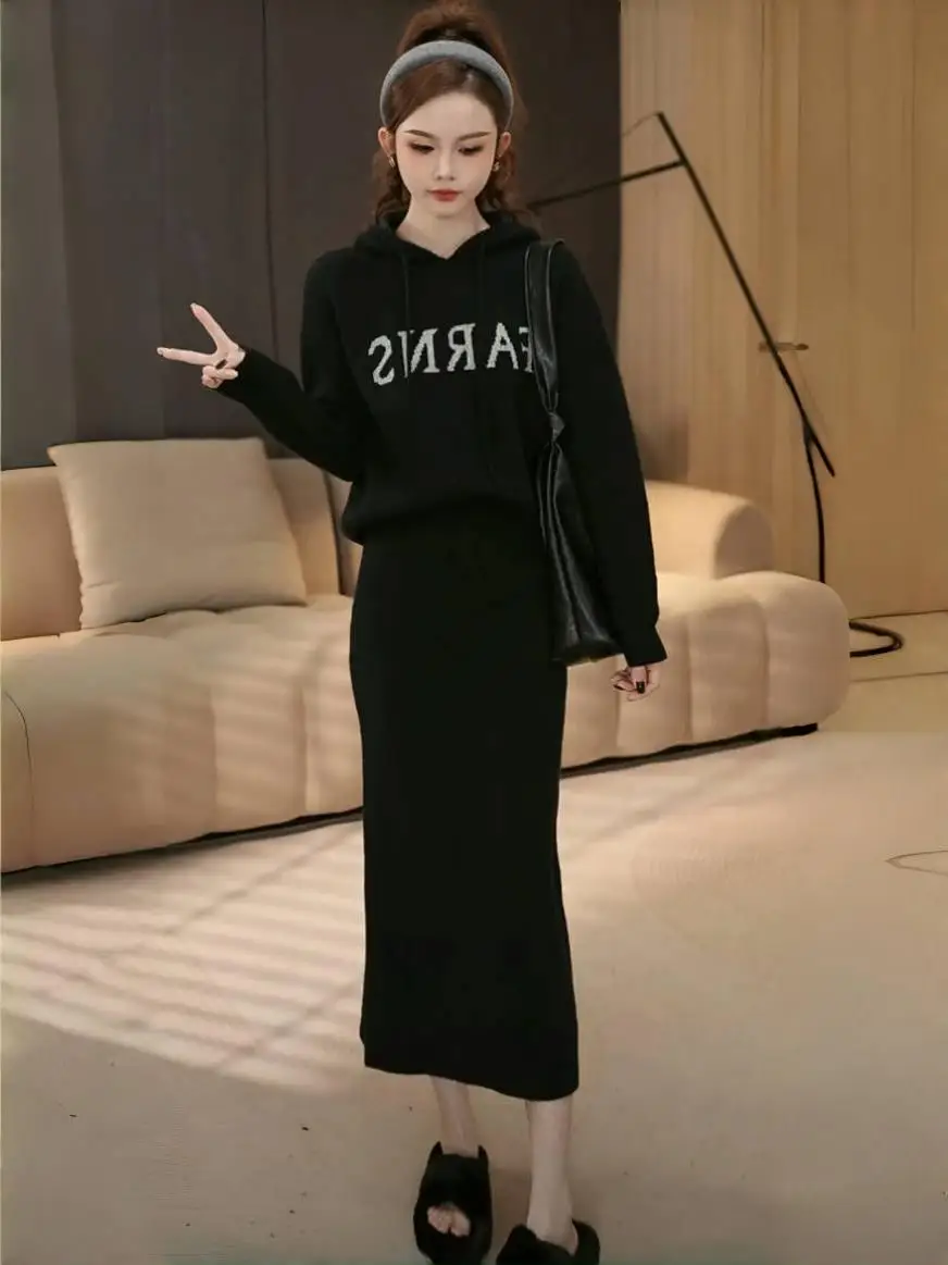 Early Autumn Fashion Lazy Style Hat Floral Embroidery Sweater Skirt Two-Piece Set Women's Polyester Long Sleeve Hoodie Ensemble
Early Autumn Fashion Lazy Style Hat Floral Embroidery Sweater Skirt Two-Piece Set Women's Polyester Long Sleeve Hoodie Ensemble