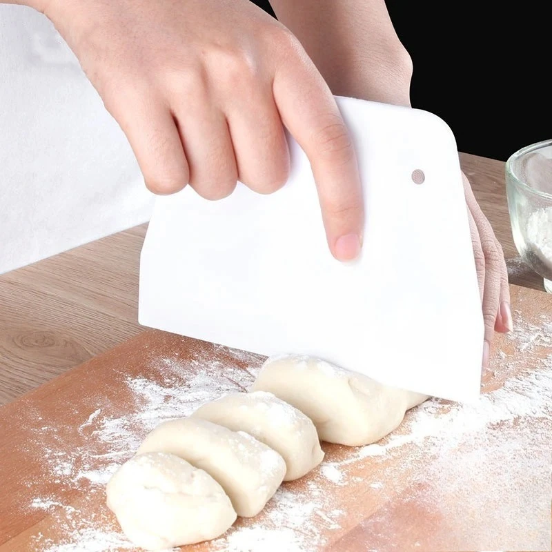2 pieces of multi-purpose dough cutting machine, bread bowl scraper, custard cream and cake scraper, scraper.
2 pieces of multi-purpose dough cutting machine, bread bowl scraper, custard cream and cake scraper, scraper.