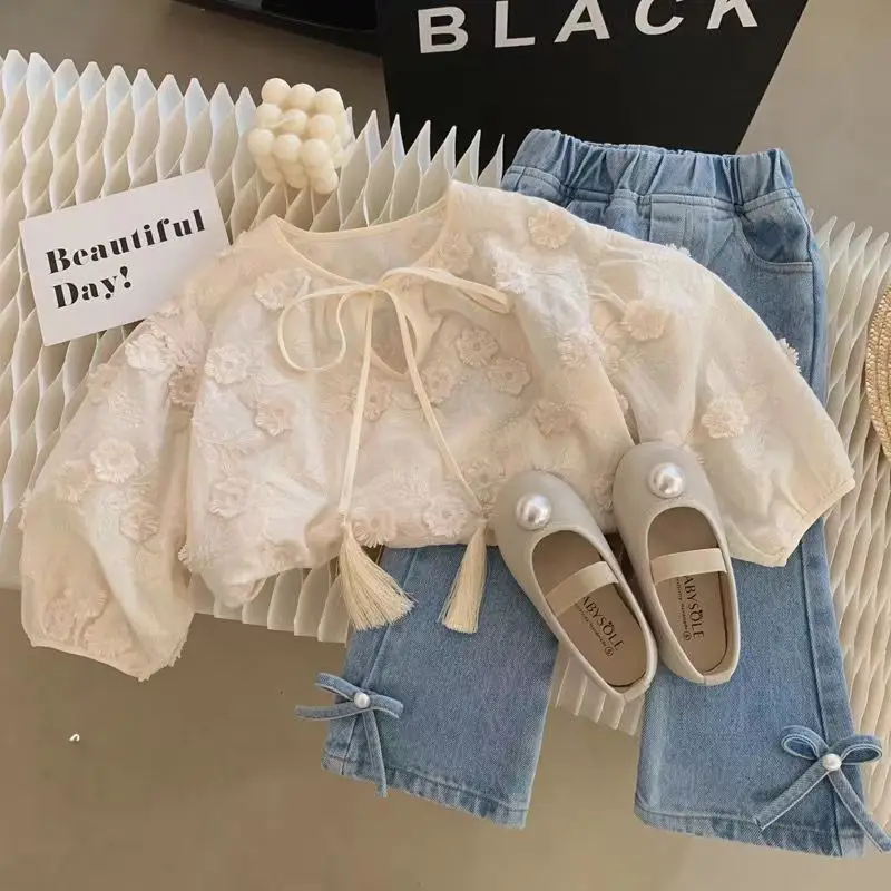 Korean Childrens Clothing Set 2023 Spring and Autumn Girls 3D Flower Embroidery Shirt Baby Bow Style Top+Jeans Two Piece Set 
Korean Childrens Clothing Set 2023 Spring and Autumn Girls 3D Flower Embroidery Shirt Baby Bow Style Top+Jeans Two Piece Set