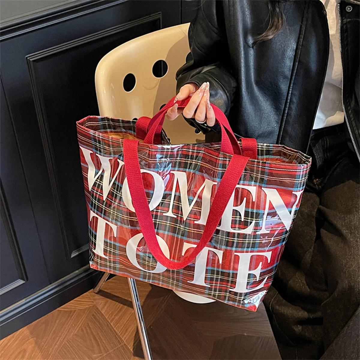 Fashion Clear PVC Overlay Tote Bag Check Pattern Letter Print Large Capacity Velcro Lightweight Multifunction for Daily Commute
Fashion Clear PVC Overlay Tote Bag Check Pattern Letter Print Large Capacity Velcro Lightweight Multifunction for Daily Commute