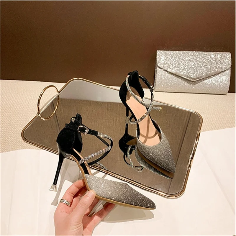 Women Gradient Crystal Chain Cross Strap Pointed Toe Sandals High-Heeled Wedding Party Shoes Sexy Stiletto Banquet Single Shoes
Women Gradient Crystal Chain Cross Strap Pointed Toe Sandals High-Heeled Wedding Party Shoes Sexy Stiletto Banquet Single Shoes
