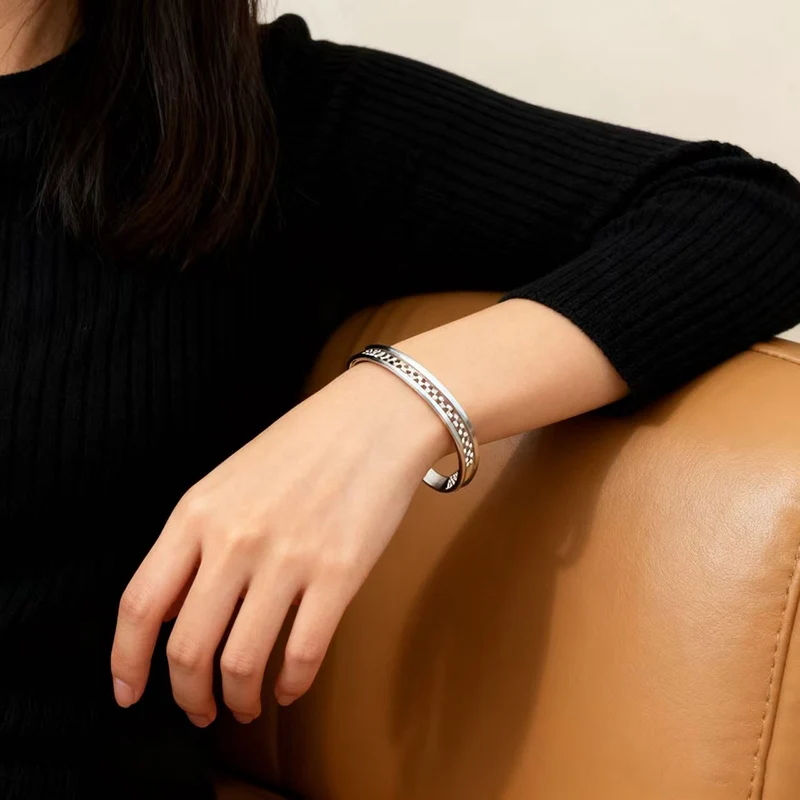 Open Design Olive Branch Hollow-Out Bracelet Easy to Wear Minimalist Peace Symbol Nice Gift Birthday Christmas
Open Design Olive Branch Hollow-Out Bracelet Easy to Wear Minimalist Peace Symbol Nice Gift Birthday Christmas