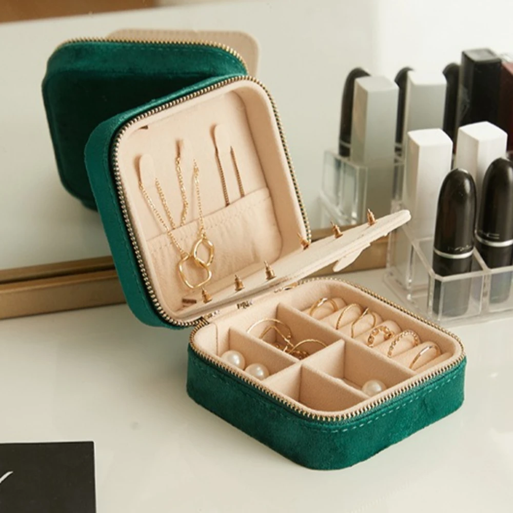 Portable Velvet Jewelry Box Necklace Jewelry Earring Accessory Storage Box Travel Jewelry Organizer with Mirror
Portable Velvet Jewelry Box Necklace Jewelry Earring Accessory Storage Box Travel Jewelry Organizer with Mirror