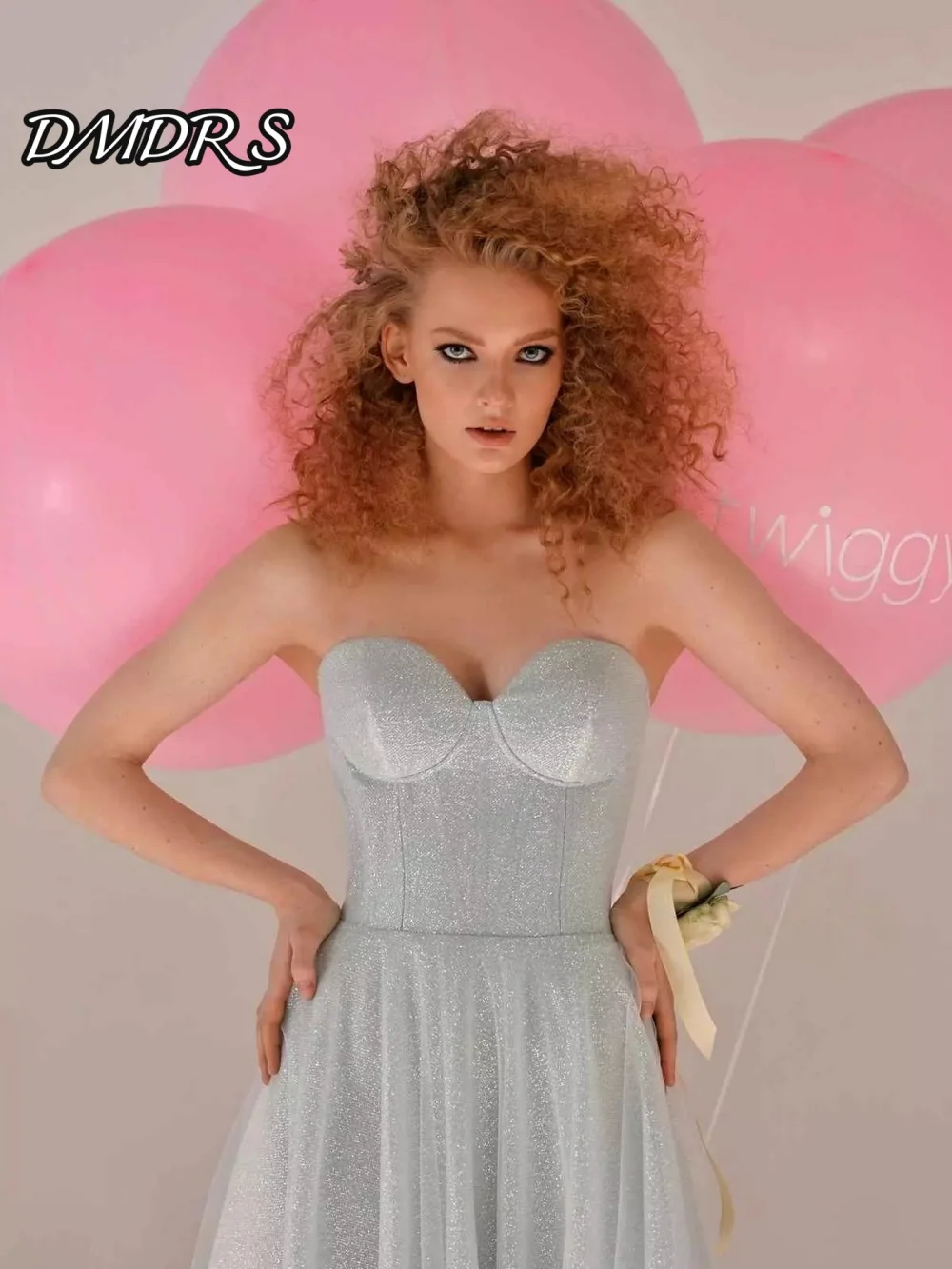 Romantic Spaghetti Strap Evening Dress Elegant Shiny A-line Party Gown Classic Sleeveless Floor-length Party Dresses فساتين سهرة
Romantic Spaghetti Strap Evening Dress Elegant Shiny A-line Party Gown Classic Sleeveless Floor-length Party Dresses فساتين سهرة