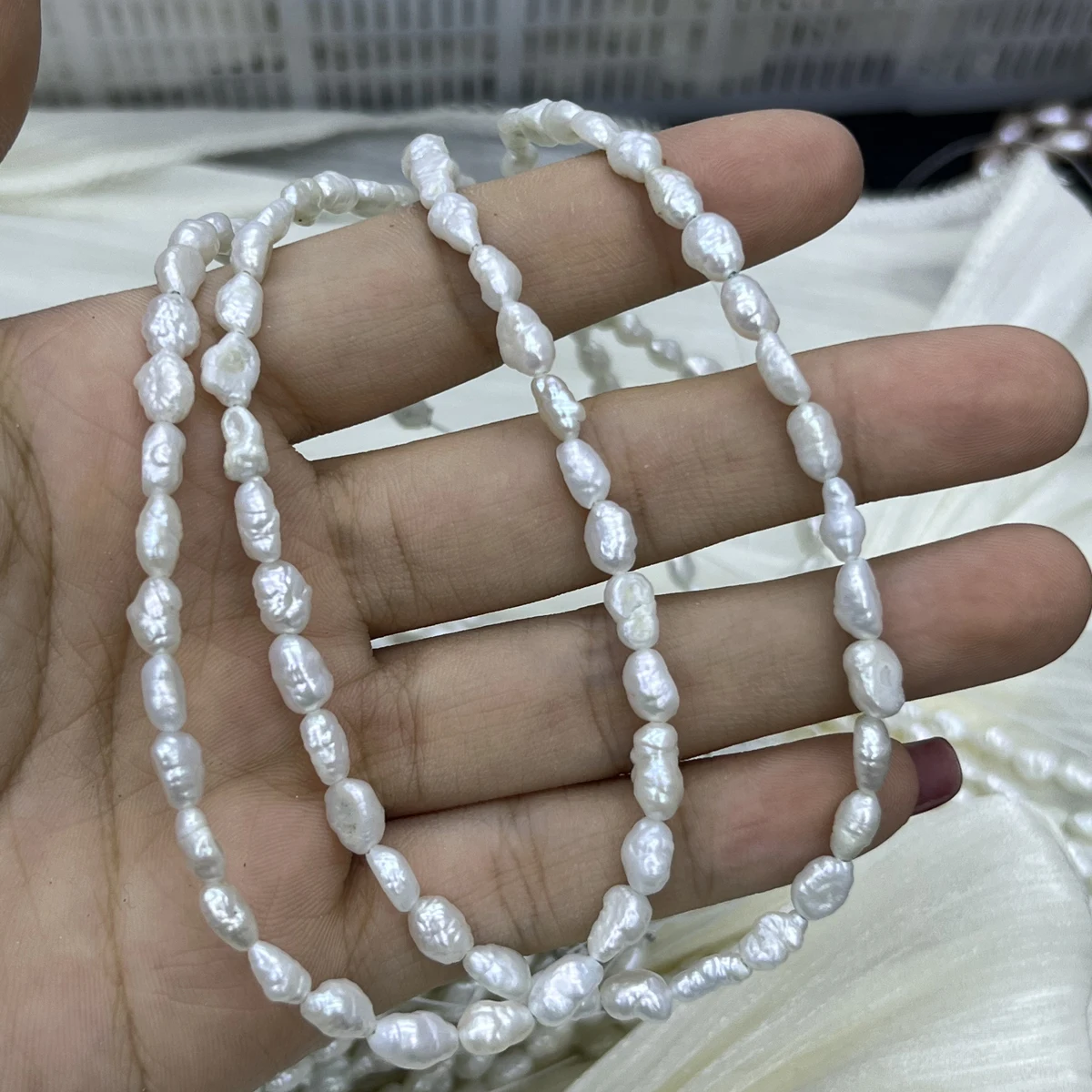 4-5mm Baroque Natural Freshwater Pearls Irregular Shapes Loose Beads for Jewelry Making DIY Necklace Bracelet Accessories 36cm
4-5mm Baroque Natural Freshwater Pearls Irregular Shapes Loose Beads for Jewelry Making DIY Necklace Bracelet Accessories 36cm