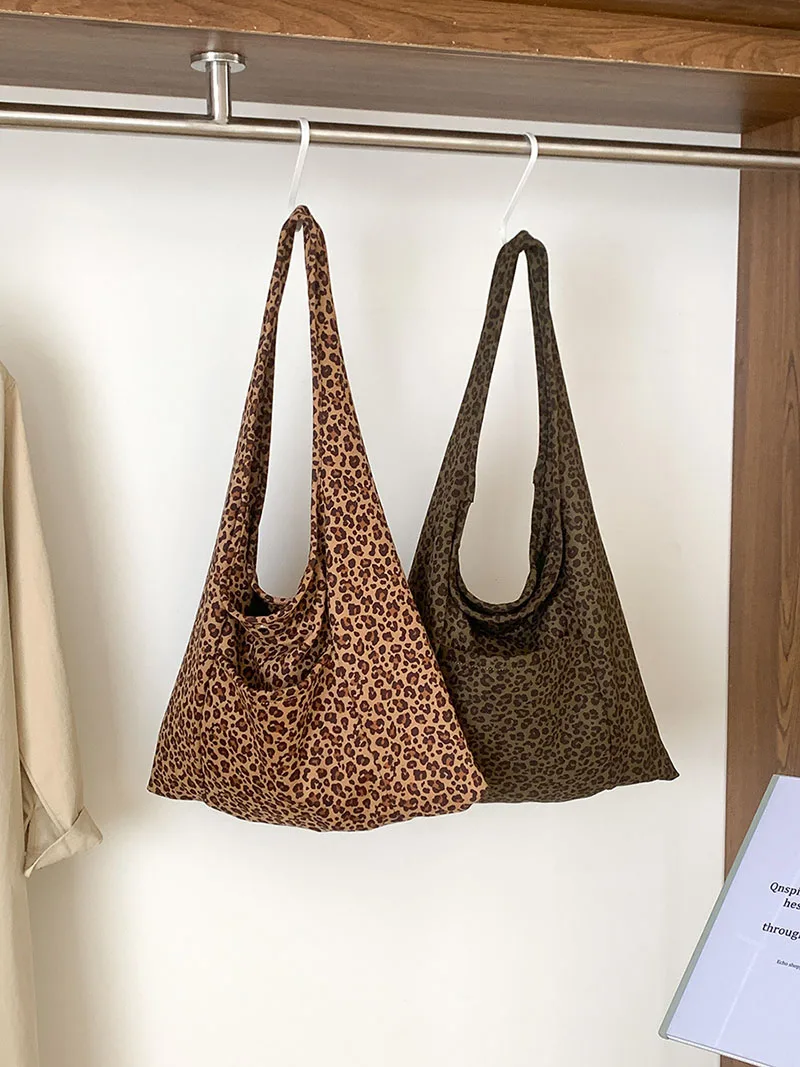 Large Capacity Fashion Shoulder Bag for School Work Shopping Retro Handbag Leopard Print Canvas Tote Bag
Large Capacity Fashion Shoulder Bag for School Work Shopping Retro Handbag Leopard Print Canvas Tote Bag