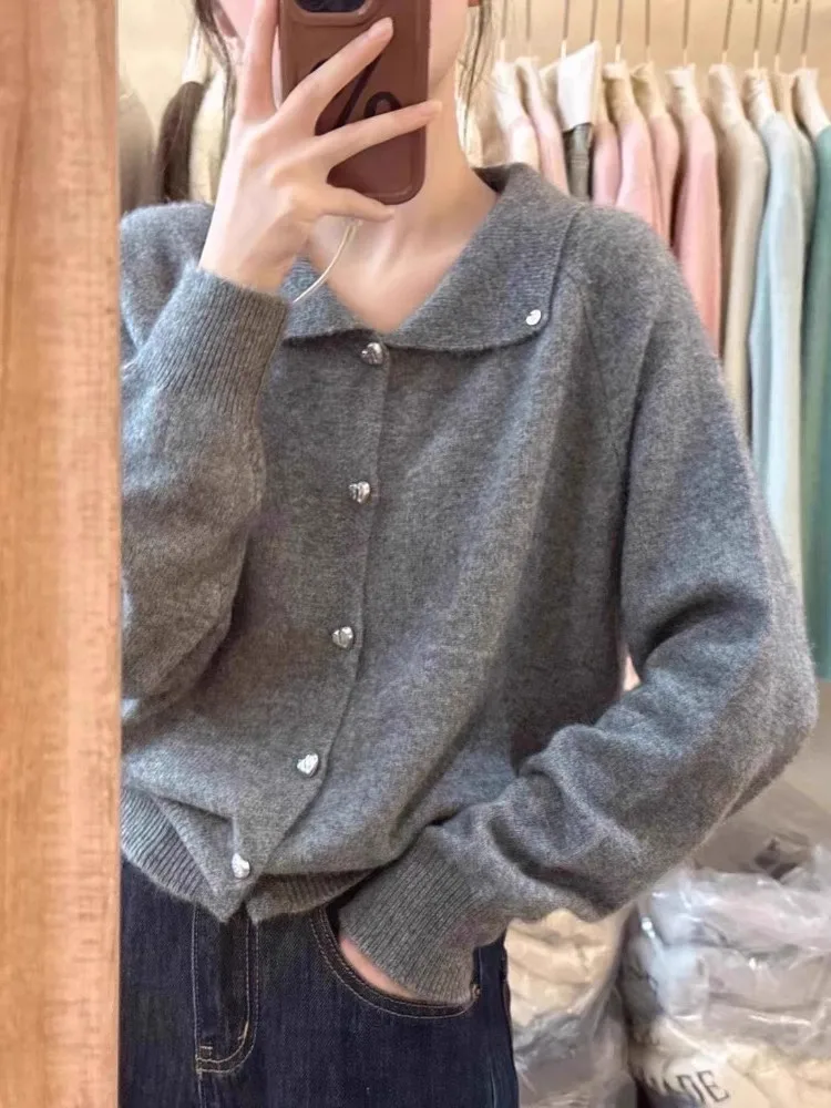 Женский вязаный кардиган в корейском стиле, весенне-осенний, теплый, с длинными рукавами, повседневный свитер, однотонный, мягкий, с отложным воротником, топ
Женский вязаный кардиган в корейском стиле, весенне-осенний, теплый, с длинными рукавами, повседневный свитер, однотонный, мягкий, с отложным воротником, топ