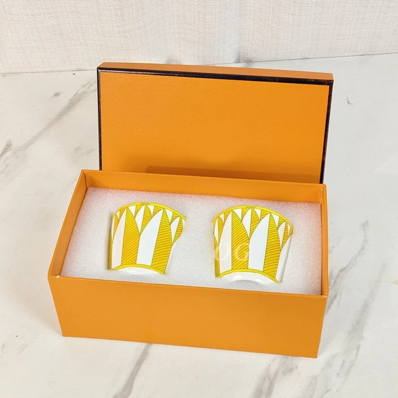 Солнце Желтый костяной фарфор Чашки для воды Подарочная коробка Набор Креативная серия Sunshine Пара кружек Домашние ежедневные чашки для питья
Солнце Желтый костяной фарфор Чашки для воды Подарочная коробка Набор Креативная серия Sunshine Пара кружек Домашние ежедневные чашки для питья