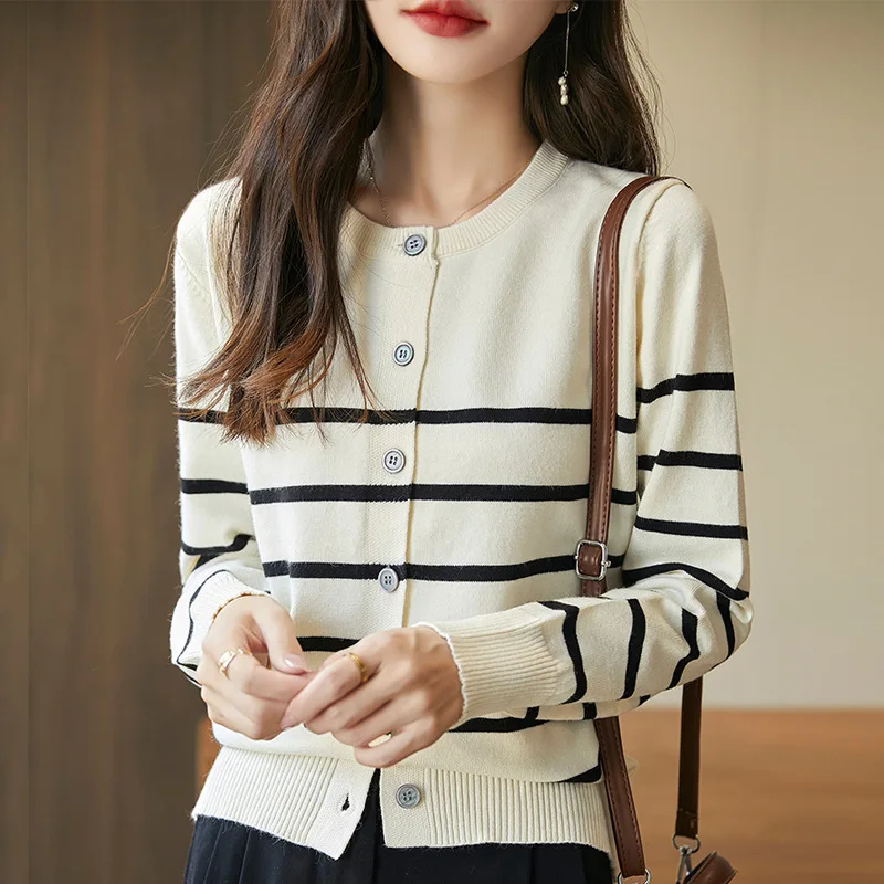 Women Cardigans 2025 Autumn Winter Striped Knitted Sweater Soft Warm Single Breasted O-neck Spring Korean Fashion Jumpers LM40
Women Cardigans 2025 Autumn Winter Striped Knitted Sweater Soft Warm Single Breasted O-neck Spring Korean Fashion Jumpers LM40