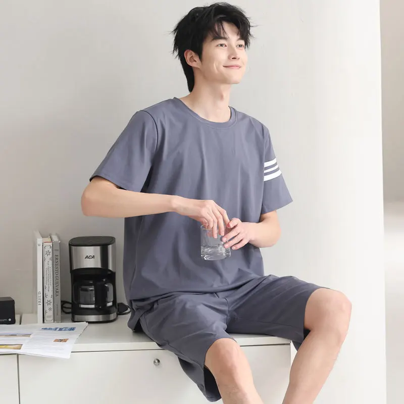 Cotton pajama set for men, home wear, short-sleeved short pants, casual and suitable for wearing outside.
Cotton pajama set for men, home wear, short-sleeved short pants, casual and suitable for wearing outside.