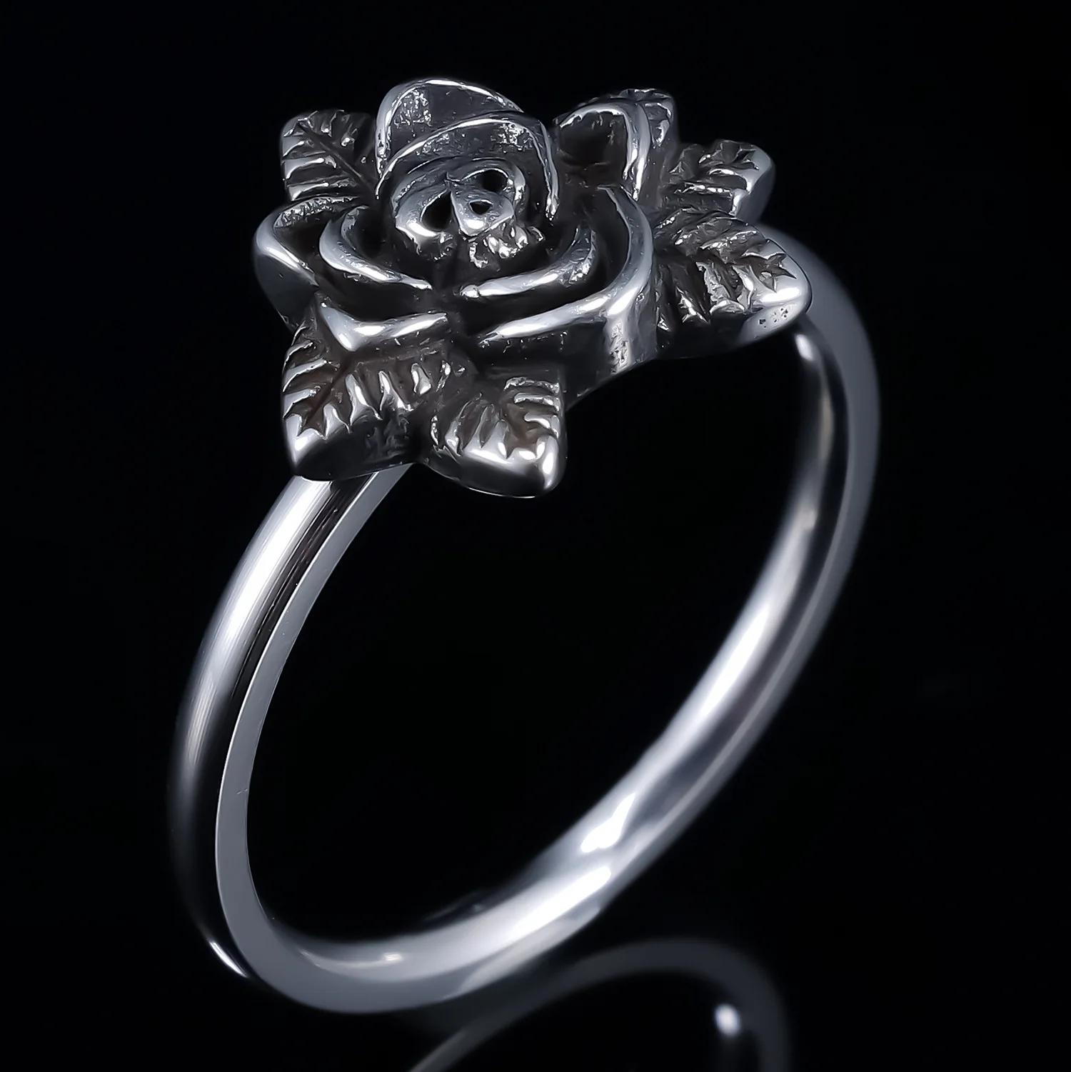 Simple Stainless Steel Rose Skull Ring For DIY Dark Style Non-fading Ring Halloween Jewelry Matching
Simple Stainless Steel Rose Skull Ring For DIY Dark Style Non-fading Ring Halloween Jewelry Matching