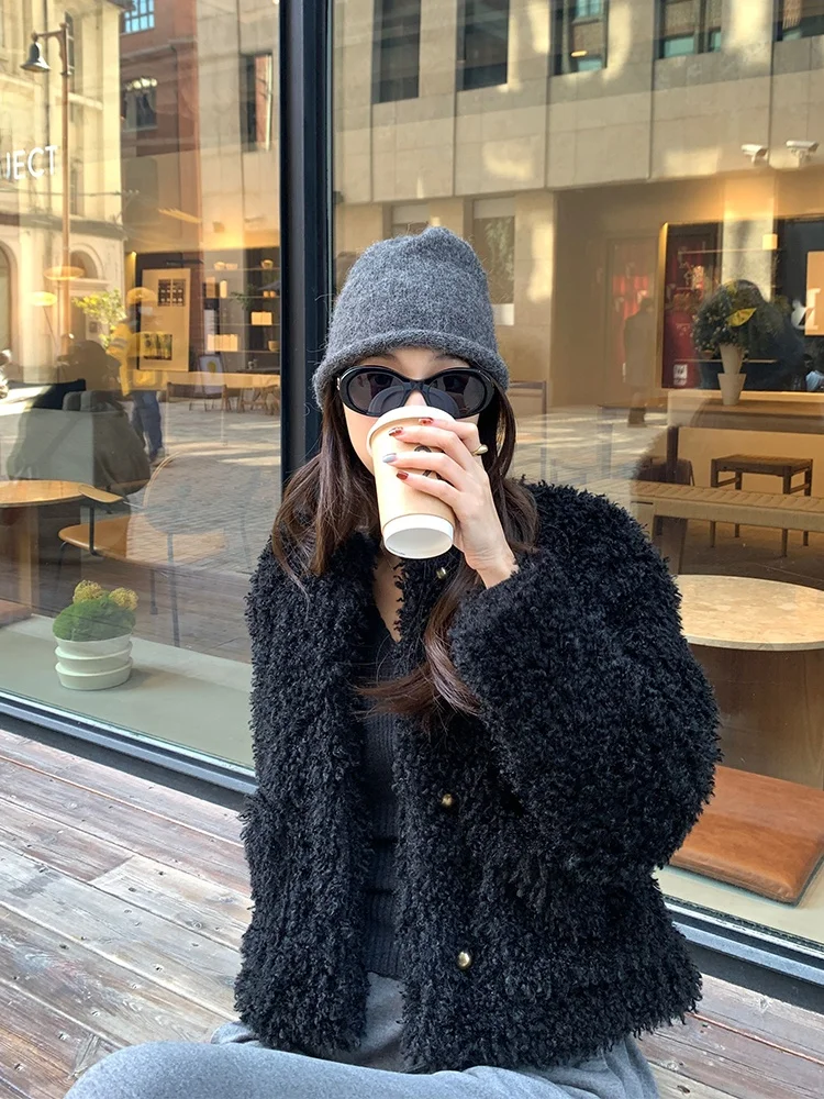 ort Mocha Lamb Fur Jaet Fluffy Outerwear Korean Sle Commute Wind round Ne Long Sve ort Length Women's Coat
ort Mocha Lamb Fur Jaet Fluffy Outerwear Korean Sle Commute Wind round Ne Long Sve ort Length Women's Coat