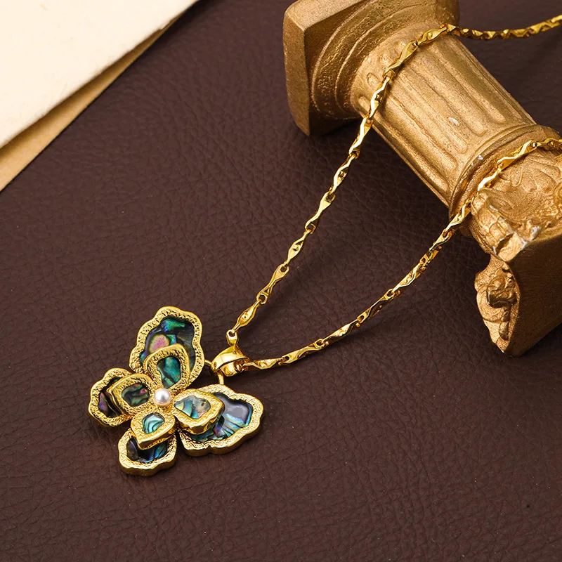 New Retro Heavy Industry Abalone Shell Three-dimensional Butterfly Pendant Necklace High-end Light Luxury Niche Collarbone Chain
New Retro Heavy Industry Abalone Shell Three-dimensional Butterfly Pendant Necklace High-end Light Luxury Niche Collarbone Chain