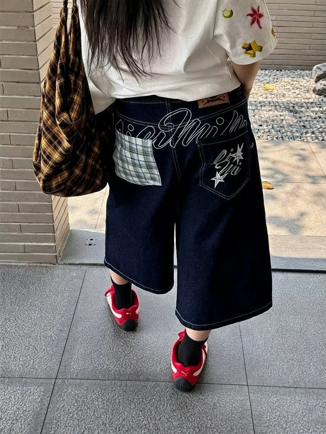 Summer Trendy Embroidered Denim Seven-Five Pants Straight Leg Wide Eight-Five Shorts for Men And Women American Style Shorts
Summer Trendy Embroidered Denim Seven-Five Pants Straight Leg Wide Eight-Five Shorts for Men And Women American Style Shorts