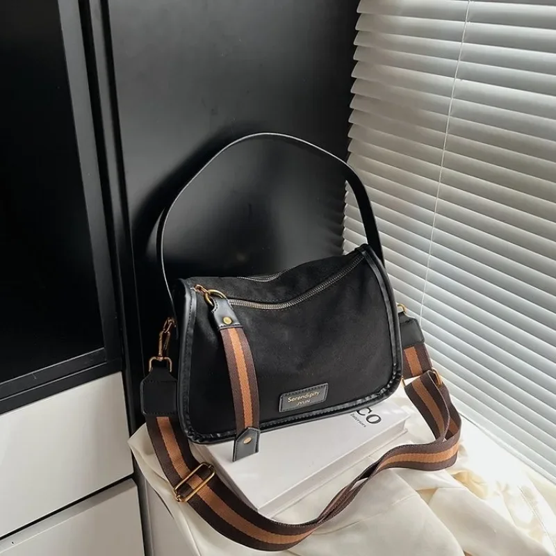 Simple Yet Luxury Leather Tote Bag For Women Designer Crossbody Large Capacity Elegant Diaper Bag For Commuter Textured Simple
Simple Yet Luxury Leather Tote Bag For Women Designer Crossbody Large Capacity Elegant Diaper Bag For Commuter Textured Simple