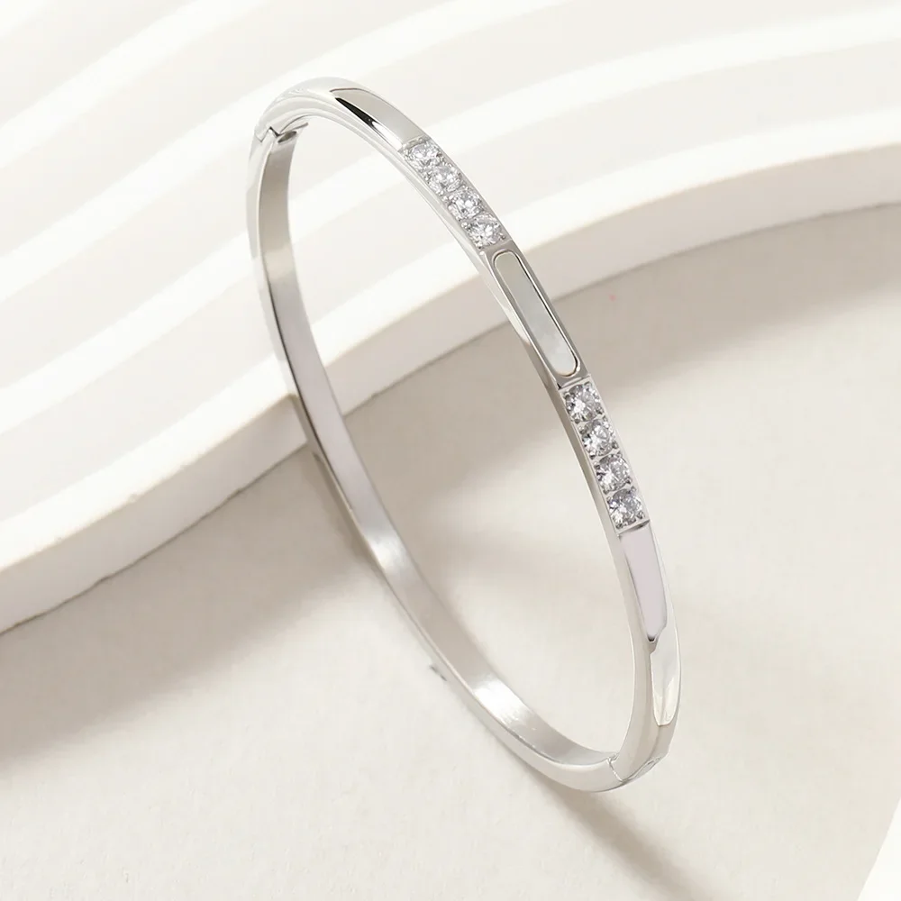 Fashion Jewelry New Buckle Titanium Steel InlaidCrystal from Austrian Ring for Women with Shell Couple Bracelet
Fashion Jewelry New Buckle Titanium Steel InlaidCrystal from Austrian Ring for Women with Shell Couple Bracelet