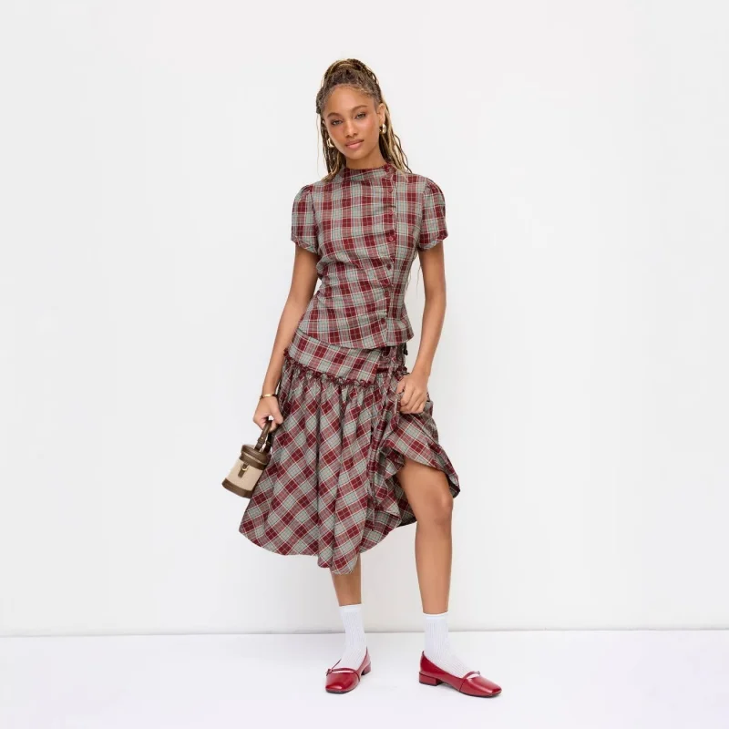 College style sweet girl plaid skirt with irregular drawstring design, mid length skirt, retro layered versatile skirt
College style sweet girl plaid skirt with irregular drawstring design, mid length skirt, retro layered versatile skirt