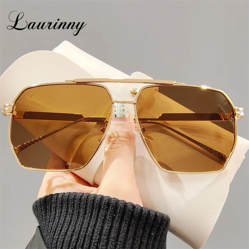 2025 New Fashion Men's Sunglasses Brand Design Square Alloy Frame Trend Retro Outdoor Driving Mirror UV400 Sunshade Sunglasses
2025 New Fashion Men's Sunglasses Brand Design Square Alloy Frame Trend Retro Outdoor Driving Mirror UV400 Sunshade Sunglasses