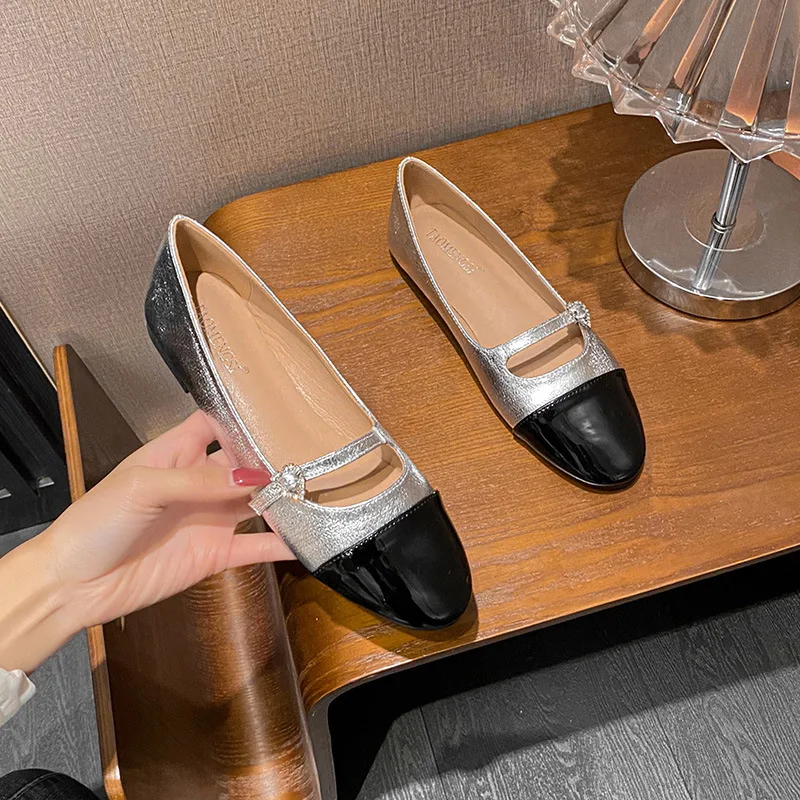 Custom Two Tone Heart Rhinestone Buckle Chunky Heel Mary Jane Shoes for Women
Custom Two Tone Heart Rhinestone Buckle Chunky Heel Mary Jane Shoes for Women