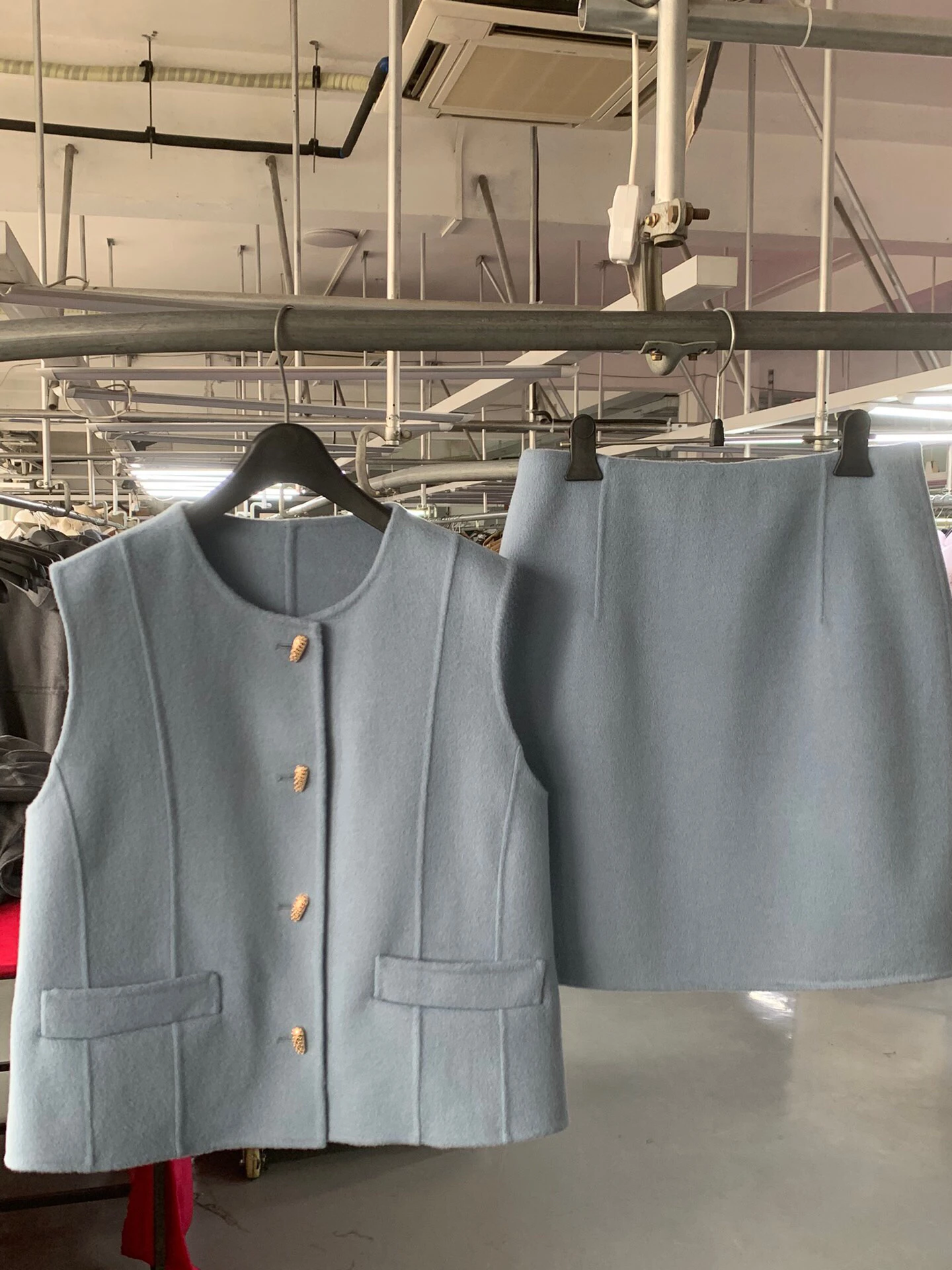 LANVI Autumn Winter Korean Sle Woolen Vest And ort Skirt Set Commuter Versatile Korean Single Piece Long Sve Button up
LANVI Autumn Winter Korean Sle Woolen Vest And ort Skirt Set Commuter Versatile Korean Single Piece Long Sve Button up