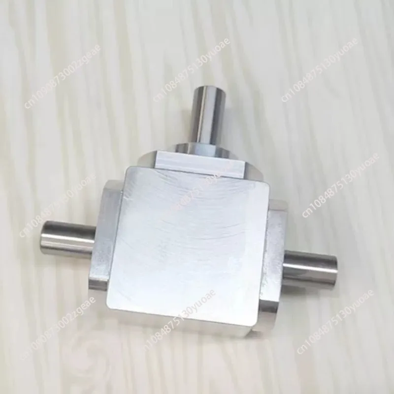 Small 1:1T type cross commutator shaft diameter 10 right-angle transmission gearbox bevel gear reduction gearbox rotation
Small 1:1T type cross commutator shaft diameter 10 right-angle transmission gearbox bevel gear reduction gearbox rotation