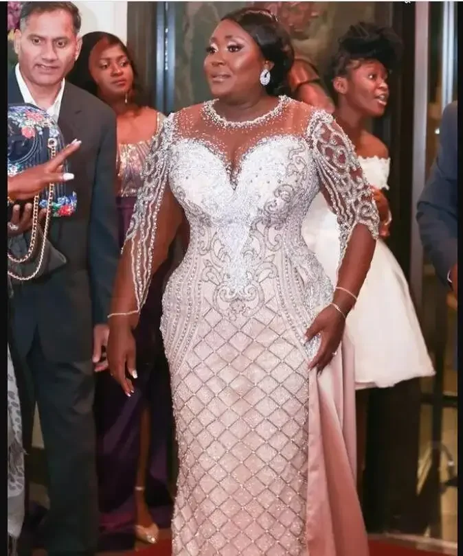 Customized Pretty Heavy Beaded Sequins Wedding Dresses With Detachable Train Robes De Mariée Long Sleeves Plus Size Bridal Gowns
Customized Pretty Heavy Beaded Sequins Wedding Dresses With Detachable Train Robes De Mariée Long Sleeves Plus Size Bridal Gowns