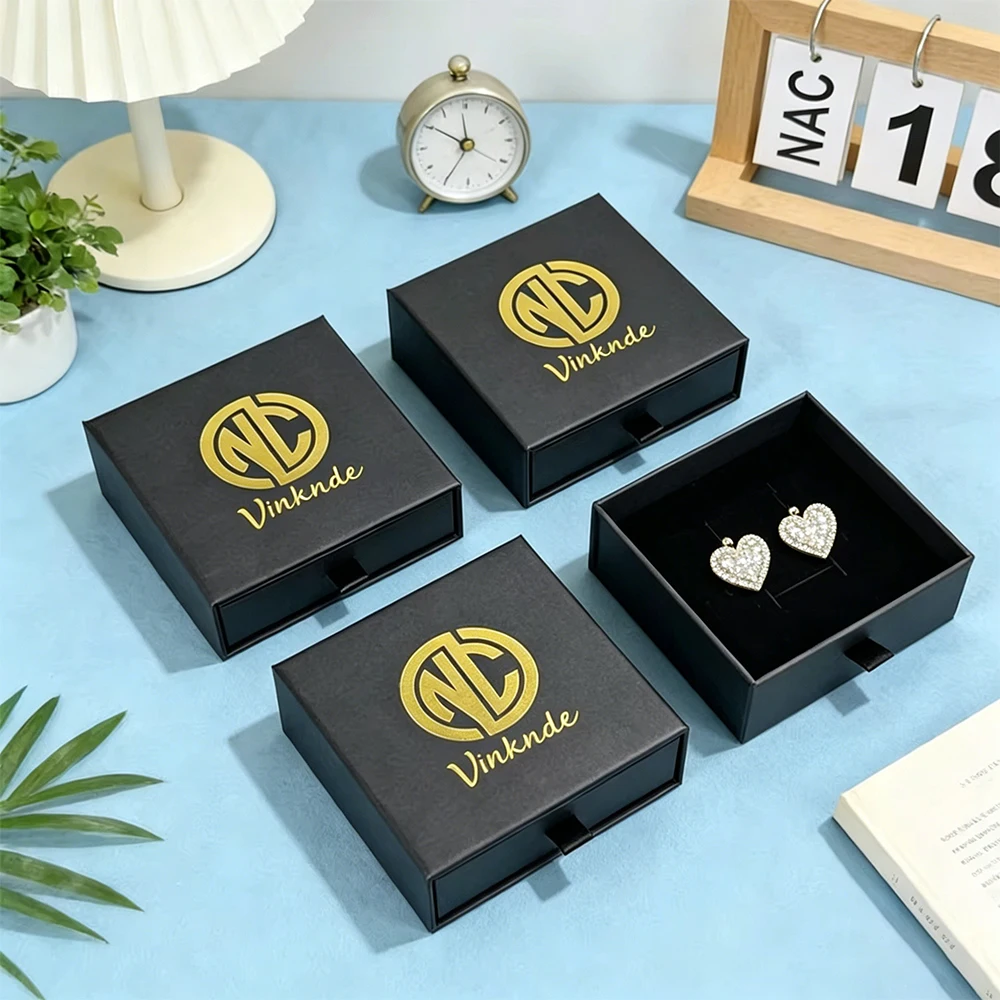 24Pack Cardboard Rigid Square Jewelry Box Custom Logo Black Board 9x9x3.2cm Small Size Necklace Earring Perfume Organizer Boxes
24Pack Cardboard Rigid Square Jewelry Box Custom Logo Black Board 9x9x3.2cm Small Size Necklace Earring Perfume Organizer Boxes