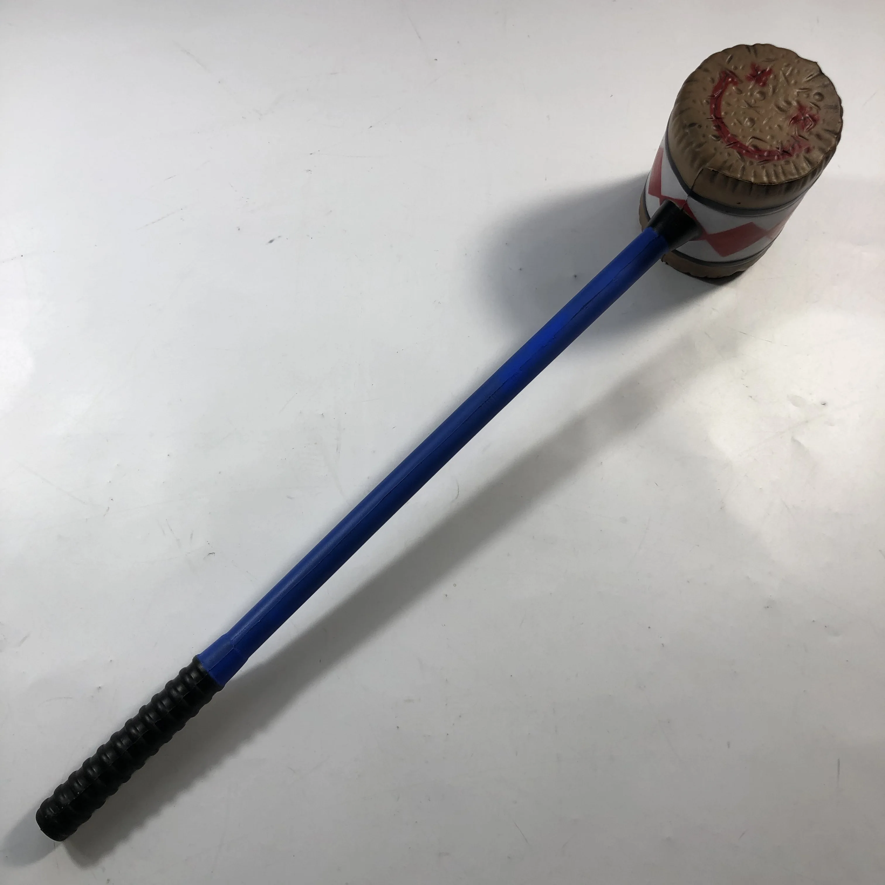Cosplay 1:1 Anime Clowns Hammer Halloween Weapons PU Props Role Playing Game Movie Cos Hammer Model Toy Kids gifts 80cm
Cosplay 1:1 Anime Clowns Hammer Halloween Weapons PU Props Role Playing Game Movie Cos Hammer Model Toy Kids gifts 80cm