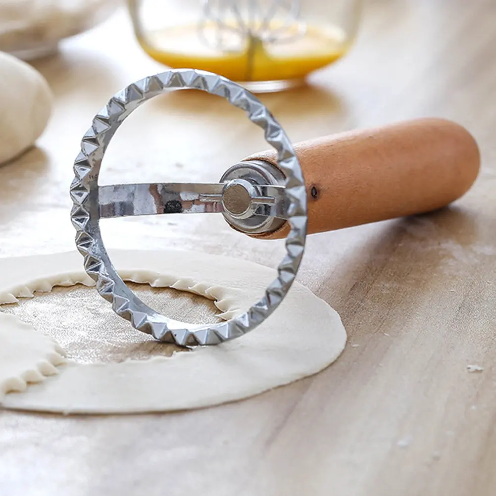 Форма для печенья из нержавеющей стали с тиснением и деревянной ручкой, нож для теста для пельменей, кондитерский нож для овощей и фруктов, инструмент для выпечки
Форма для печенья из нержавеющей стали с тиснением и деревянной ручкой, нож для теста для пельменей, кондитерский нож для овощей и фруктов, инструмент для выпечки