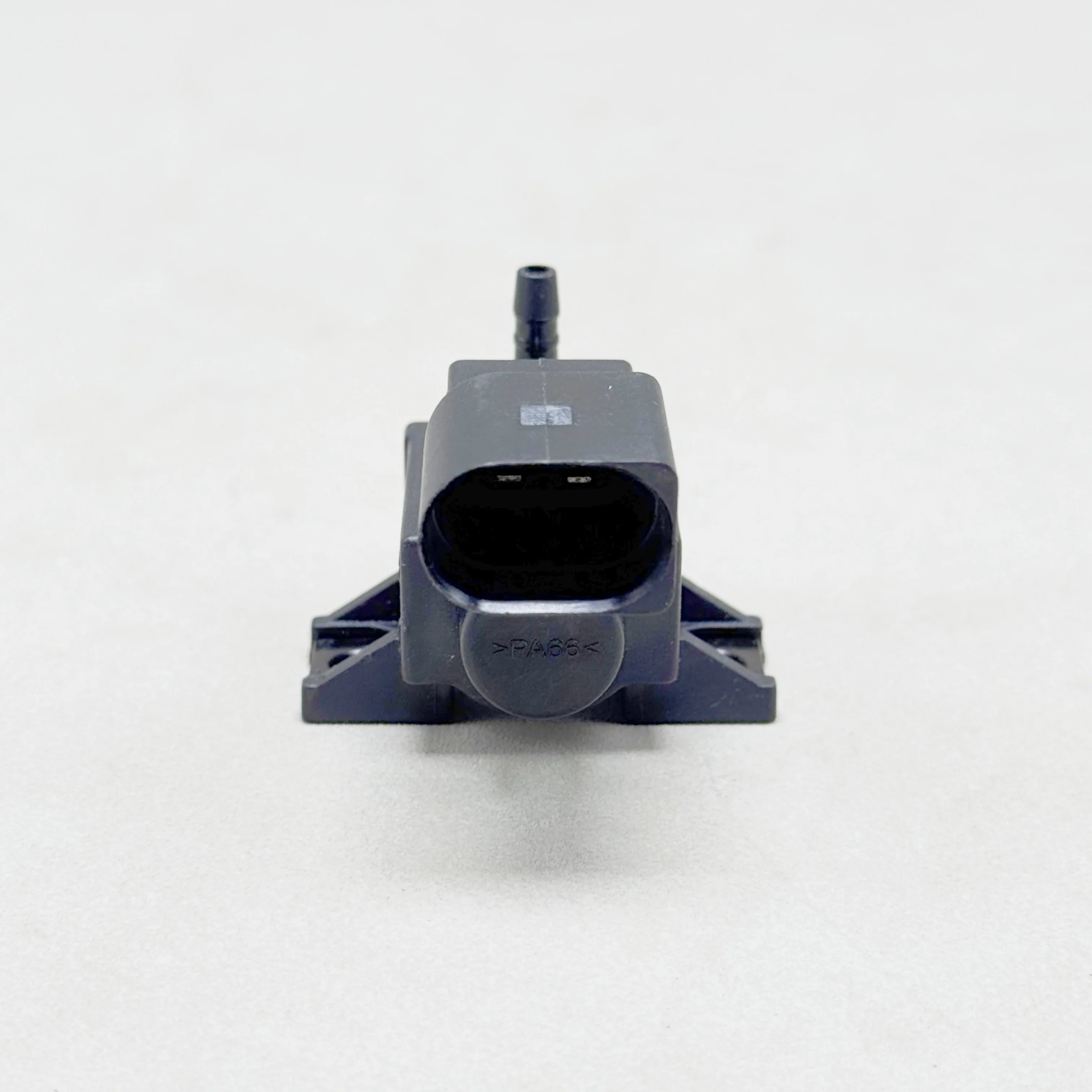03C906283B 2PINS Turbo Boost Pressure Solenoid Valve For VW Golf Passat Polo Scirocco Sharan Tiguan Touran 1.4TSI 2010-2015
03C906283B 2PINS Turbo Boost Pressure Solenoid Valve For VW Golf Passat Polo Scirocco Sharan Tiguan Touran 1.4TSI 2010-2015