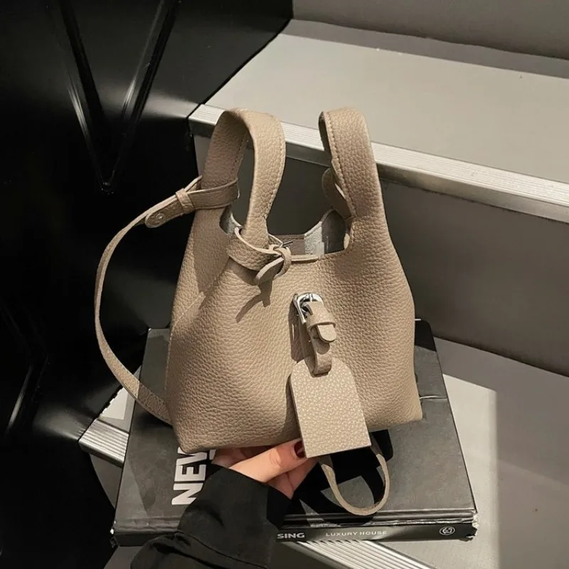 Fashionable Maillard Female Bag Ins Wind Pattern Floral Accent Campus Students Bag Daily Use
Fashionable Maillard Female Bag Ins Wind Pattern Floral Accent Campus Students Bag Daily Use