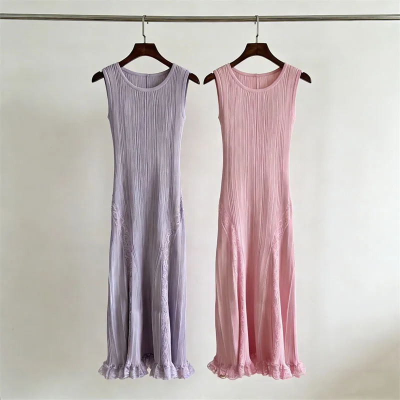 New summer sleeveless knit maxi dress with round neck ribbed side lace trim perfect for vacations casual occasions, and weddings
New summer sleeveless knit maxi dress with round neck ribbed side lace trim perfect for vacations casual occasions, and weddings