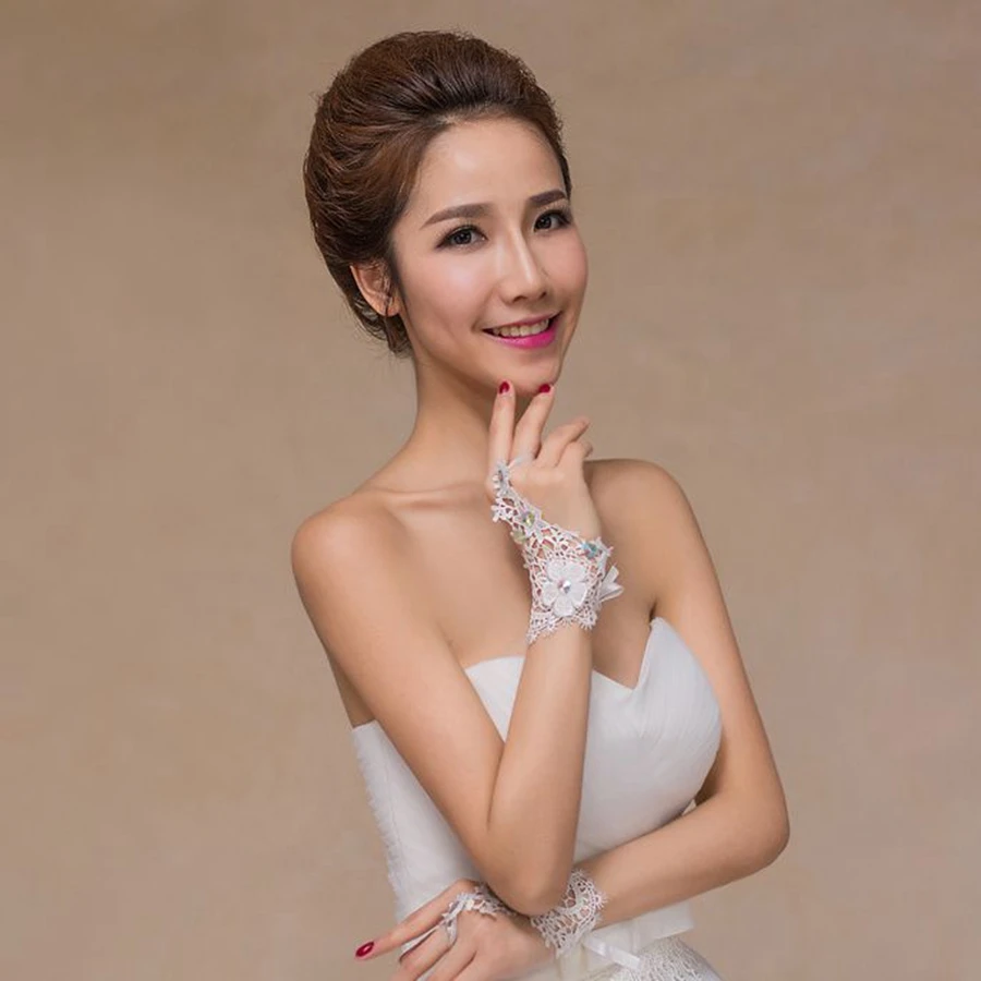 New Arrival Bride gloves Lace Appliques Beaded Sexy lace gloves Wedding accessories Cheap Wedding gloves for bride Sposa
New Arrival Bride gloves Lace Appliques Beaded Sexy lace gloves Wedding accessories Cheap Wedding gloves for bride Sposa