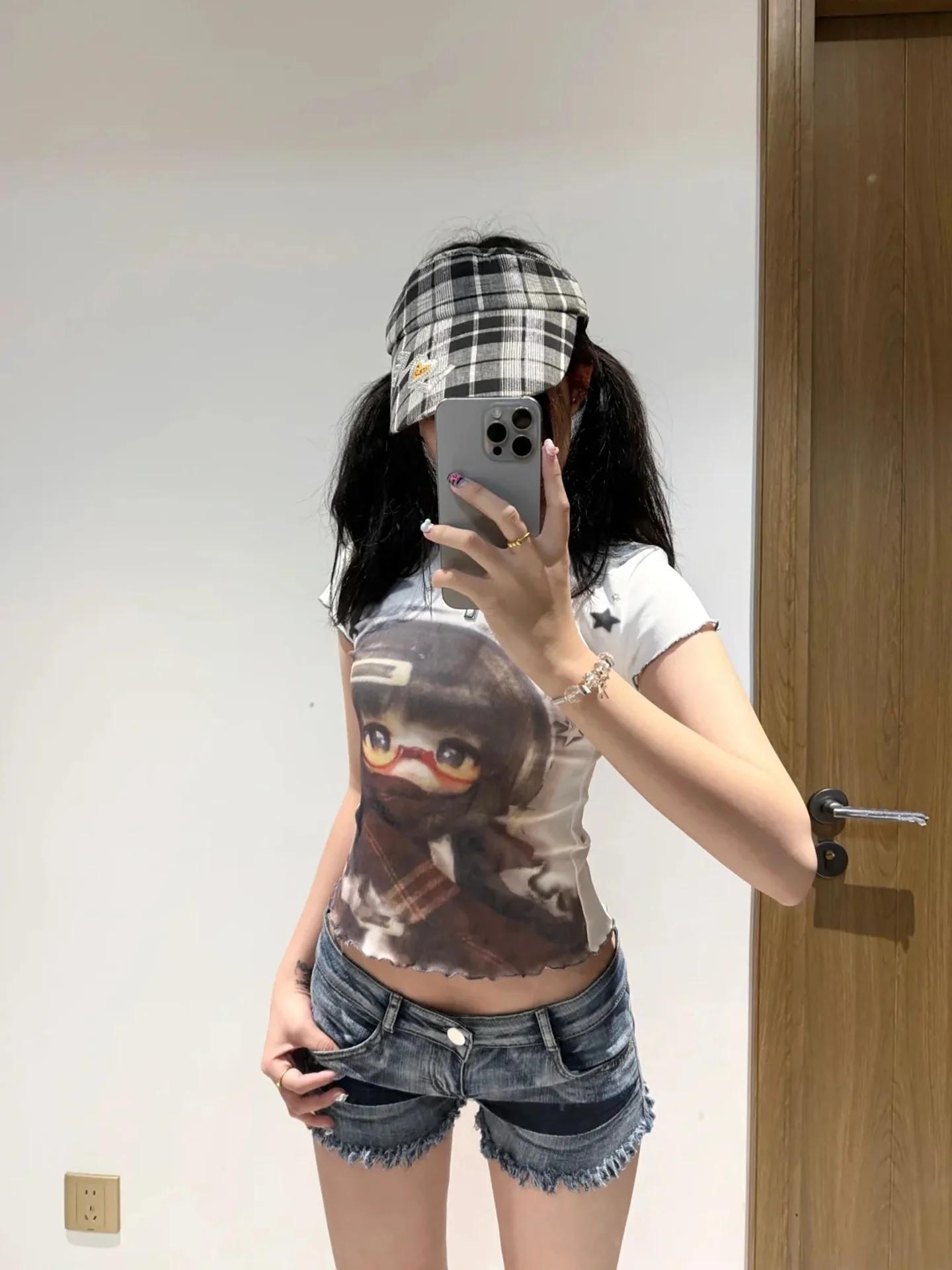 Sexy Low Waist Denim Shorts Women's Summer Retro Wash Frayed Butt Covering Club Rubbing Tight Fit Jeans Short Pants
Sexy Low Waist Denim Shorts Women's Summer Retro Wash Frayed Butt Covering Club Rubbing Tight Fit Jeans Short Pants
