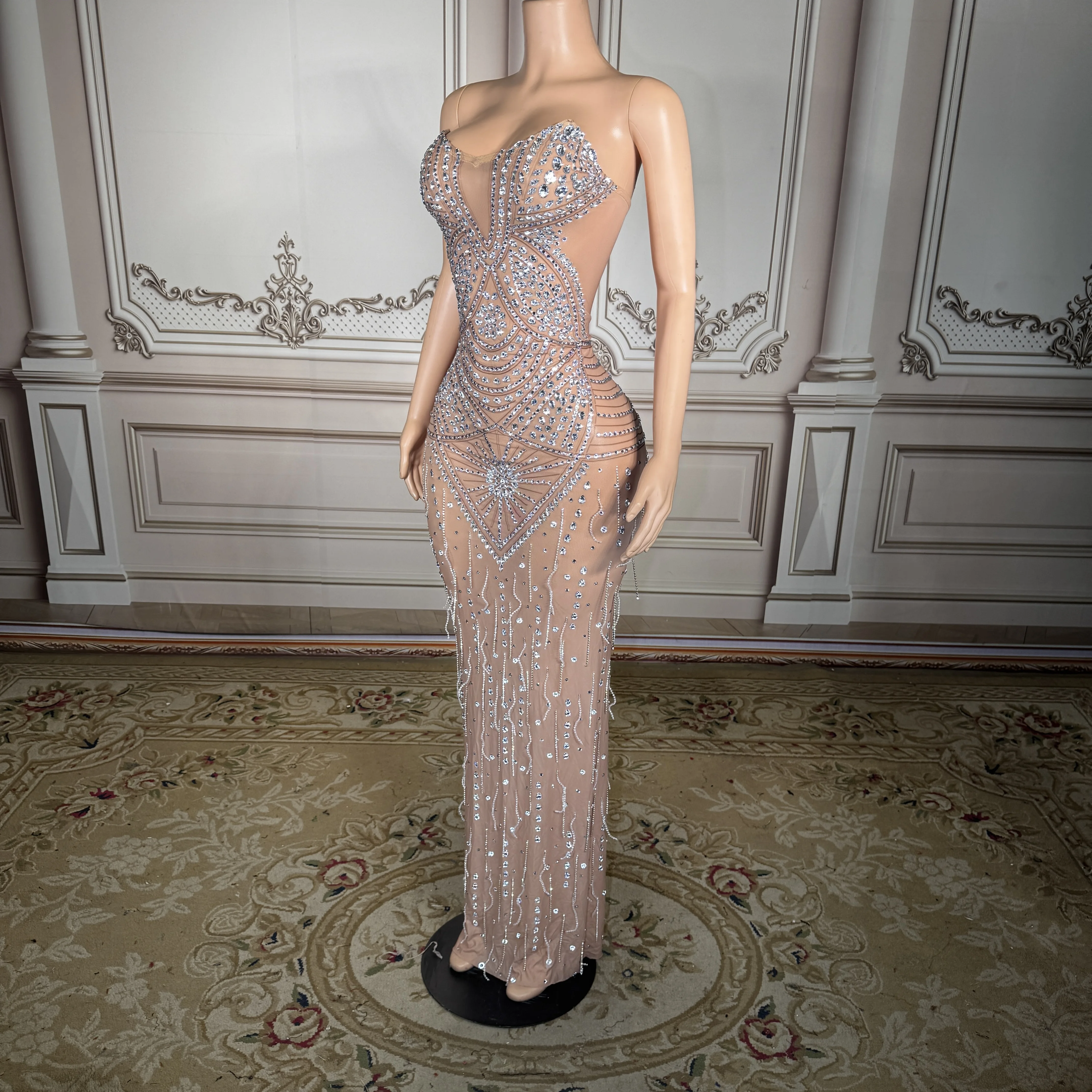 ZD luxury rhinestone tassel sexy strapless see through dress socialite's birthday party cocktail party host elegant evening gown
ZD luxury rhinestone tassel sexy strapless see through dress socialite's birthday party cocktail party host elegant evening gown