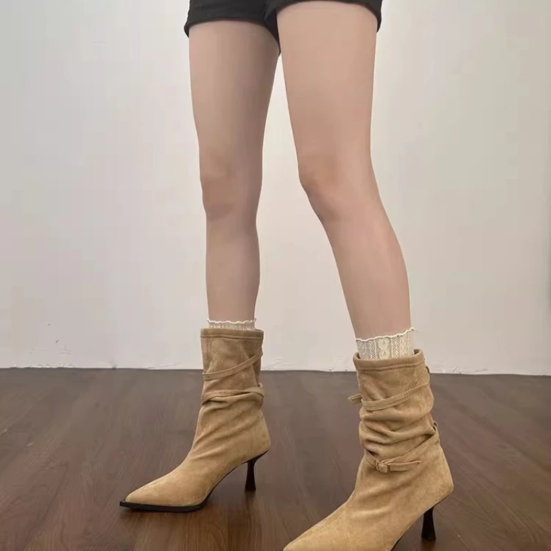 Осенние женские замшевые однотонные ботинки цвета хаки с острым носком и пряжкой на высоком каблуке, женские модные тонкие короткие ботинки, размер 40
Осенние женские замшевые однотонные ботинки цвета хаки с острым носком и пряжкой на высоком каблуке, женские модные тонкие короткие ботинки, размер 40