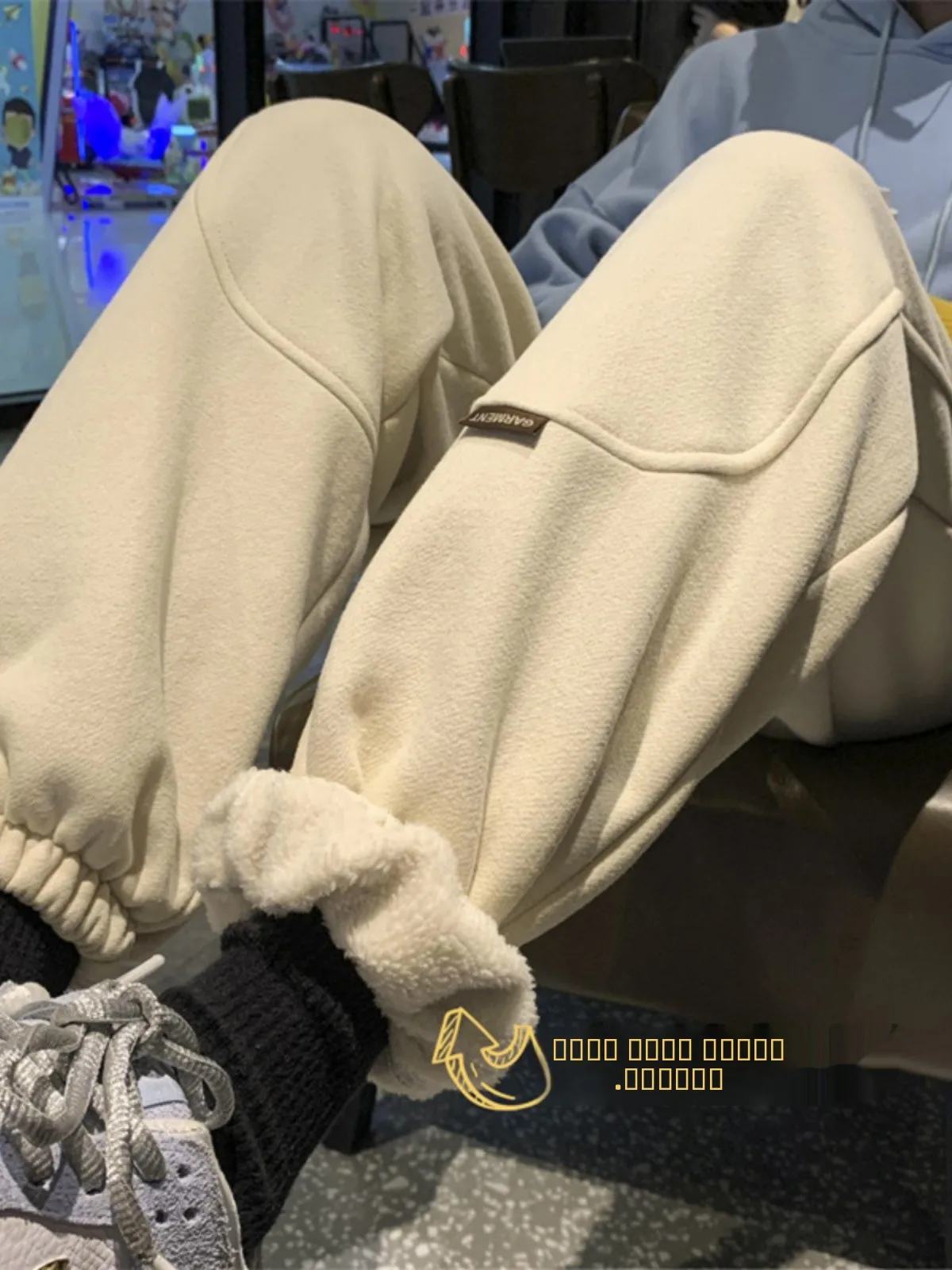 Мужские спортивные брюки Thiened Fce, зимние свободные спортивные повседневные брюки в американском стиле ретро, модные брендовые брюки Haome Harlan
Мужские спортивные брюки Thiened Fce, зимние свободные спортивные повседневные брюки в американском стиле ретро, модные брендовые брюки Haome Harlan